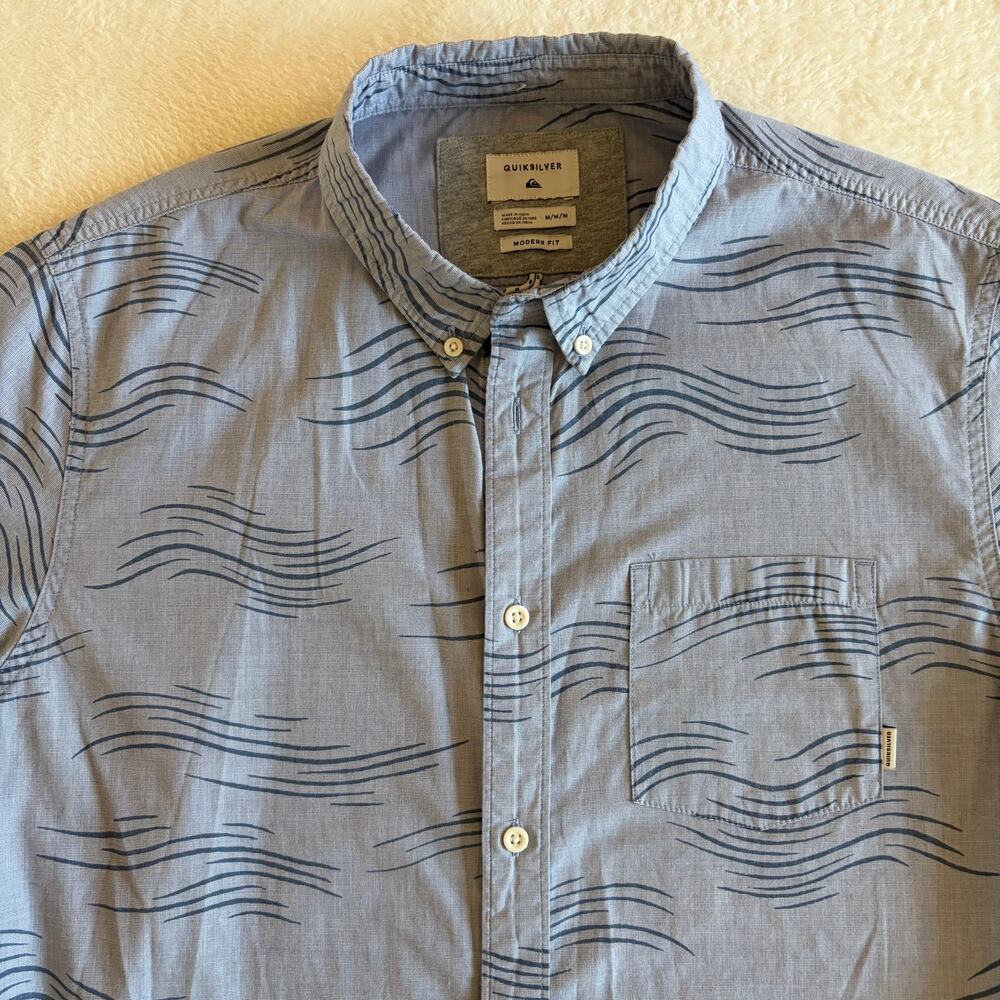 Quiksilver Men’s M Modern Fit Blue Wave Print Short Sleeve Button Down Shirt